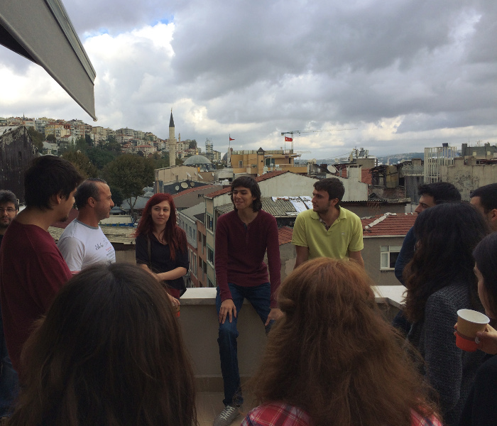 Terasta pizza yerken