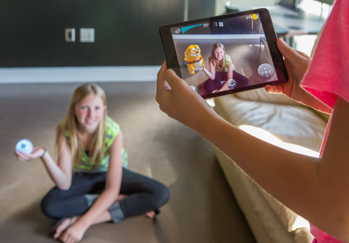 Sphero ile "Artırılmış Ger&ccedil;eklik" uygulamaları geliştirebilirsiniz.